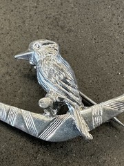Vintage Kookaburra Sitting On A Boomerang Silver Tone 1.5″ Brooch Pin Australia