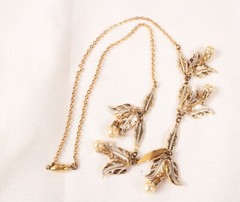 16 Inch Choker Necklace Faux Pearls and Leaves Lovely Unsigned