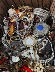 2 Pounds Jewelry Costume Vintage Mix LBS necklaces bracelets pins rings etc lbs