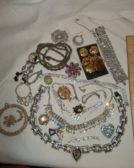 Vintage 1 lb Rhinestone Earrings Necklaces Brooch/pins Jewelry LOT Repair craft