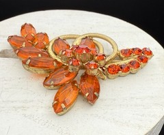 Juliana D&E BOOK PIECE Brooch Pin Orange Rhinestone Gold Tone Wire Ref 4263 2.5”