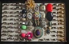 ​1lb Vintage to Modern Costume Jewelry Lot Estate Mix Wearable Pieces Mystery