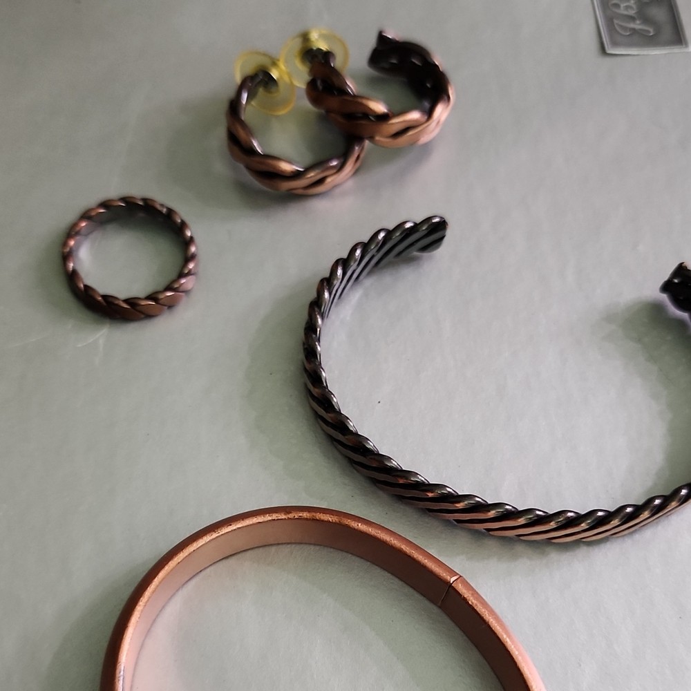 Mixed Lot Copper Metal Jewelry 4pc- 2 Bracelets Ring, Hoop Earrings Unisex Adult