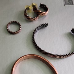 Mixed Lot Copper Metal Jewelry 4pc- 2 Bracelets Ring, Hoop Earrings Unisex Adult