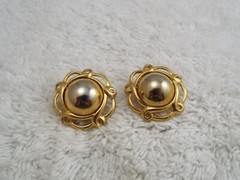 Goldtone Button Pierced Earrings (B63)