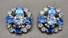 Vtg Unmarked Blue Rhinestone Clip On Earrings Emerald Cut Round Domed SilverTone