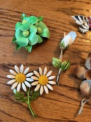 lot of 5 vintage enamel Metal flower brooches
