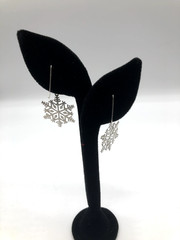 Vintage Pair of Snowflake Silvertone Earrings Winter Very Light weight