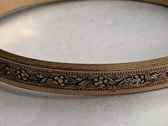 Vtg 60s Gold Plated Hinged Bangle Bracelet 1/4”w Floral Etched Detail Oval Shape