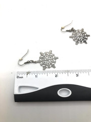 Vintage Pair of Snowflake Silvertone Earrings Winter Very Light weight