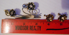 VTG 1960’s MCM Brooch Pin & Screw-on Earrings Flower Rhinestones Silvetone