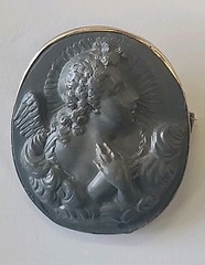 VINTAGE GREY OVAL CAMEO WITH GOLD TRIMMING