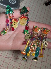 Vtg 80s (2) Watta KCFA Laundry Christmas Santa Earrings Lunch At The Ritz -like