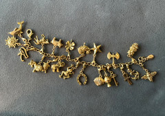 Gold tone Heavy Charm BRACELET with individual Removable Good Luck charms 🍀