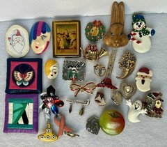 Lot Of 28 Vintage Brooches 9oz Holiday, Figural, Metal, Stone, Plastic Pre Owned