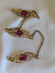 Pink rhinestone yellow gold plated 3 connected chain brooch pins