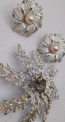 Sarah Coventry Jewelry Set. Clip On Earrings & Brooch Silver tone Rhinestones