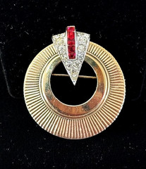 VTG Signed BOUCHER Gold Plated RED CLEAR CRYSTAL Ribbed CIRCLE Pin Brooch #3006