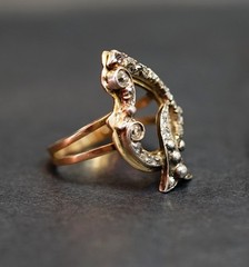 19c. Victorian 14K 585 Yellow Gold Ring Diamonds Spades Leave Splint Shanks