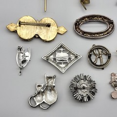 Beautiful Vintage Brooch pin lot collection Estate jewelry some blemished