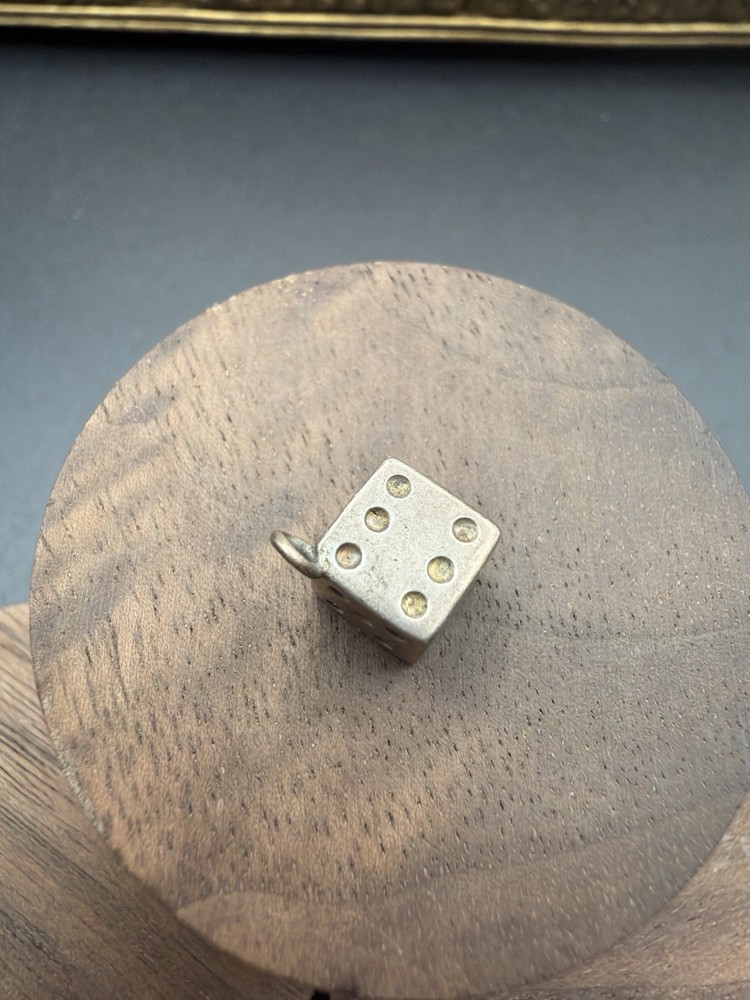 A258. Vintage Sterling Silver Dice Charm Pendant Lucky Gambling Cube