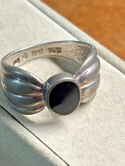 HELEN ANDREWS Vtg HAN THAI 925 Sterling Silver sz 8.5 RING Black Onyx Cabochon