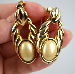Vtg Gold Tone Clip On Twist Earrings w/ Faux Pearl Dangle Door Knocker 1.75″