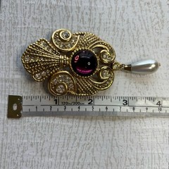 Vintage Jeff Lieb Gold Tone Brooch Faux Pearl Rhinestone Purple
