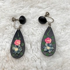 Vintage Black Flower Earrings Tole Painted Floral Screw Backs Teardrop 1.5″