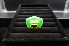 Vtg 60’s Green Mod Acrylic Resin Glow in the Dark Ring Retro Fashion Size 5.25
