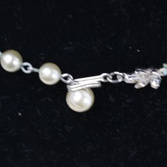 Vintage Faux Pearl Gold Toned Leaf Motif Choker