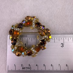 Vintage Unknown Womens Gold Tone Glass Rhinestone Wreath Brooch Jewelry