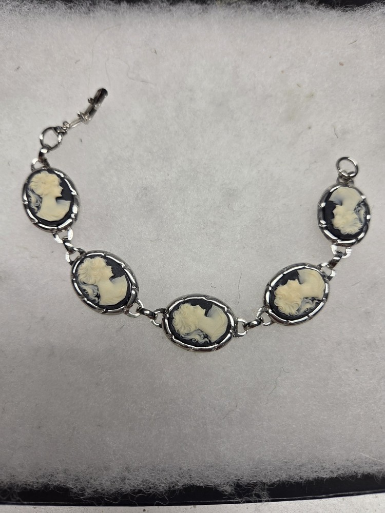Vtg silver tone black white Cameo Bracelet