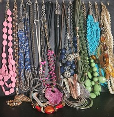 ​1lb Vintage to Modern Costume Jewelry Lot Estate Mix Wearable Pieces Mystery