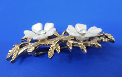 Vtg 1950s Sarah Coventry LOVE BLOSSOMS White Flowers Rhinestone Gold Tone Brooch