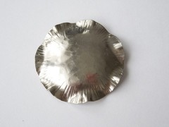 Vintage Brooch Handcrafted Hammered Metal Silver-Colored 7.2 G / Ø 4.3 Cm
