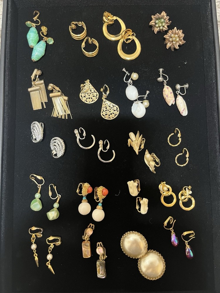 20 Pair Vintage Clip On EarRings Various Styles Colors Materials As Pictured 01