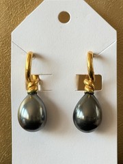 RARE MMA 1984 ‘VENUS’ 18K YELLOW GOLD PLATED BLACK PEARL SCREW BACK EARRINGS