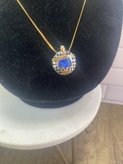 Vtg Bob Hope Desert Classic 1984 Lapis Lazuli Pendant with 18″ Chain Gold-tone