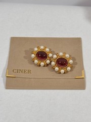 Vintage NOS Ciner Emerald Gripoix Glass Cabochon & Japanese Pearl Clip Earrings!