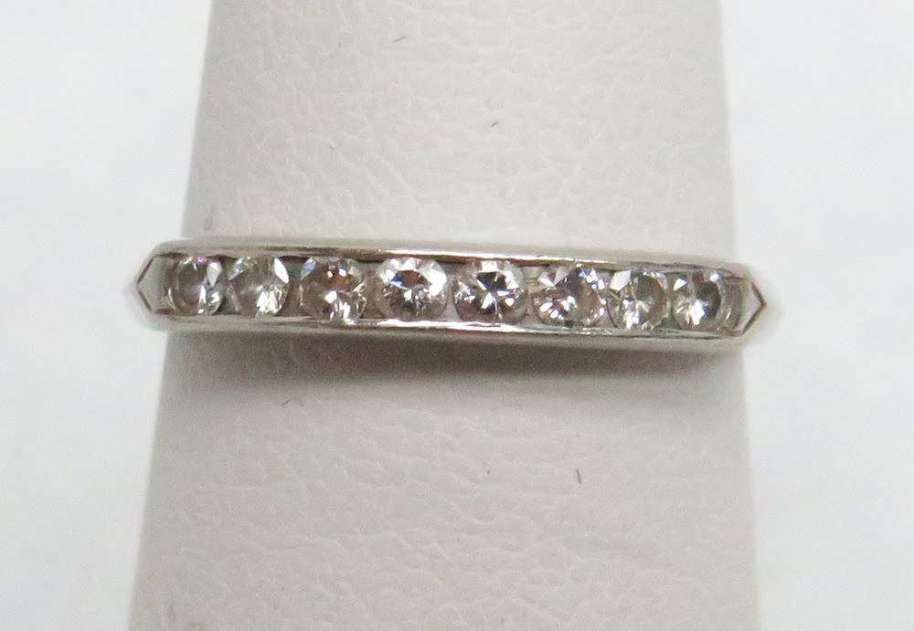 VINTAGE PLATINUM & DIAMOND BAND RING SIZE 5.5