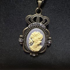 Oval Cameo Pendant Necklace Bronze Tone Crown Frame White Cream Beauty