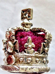 VINTAGE SILVER PLATE CROWN CHARM RED MATERIAL & SILVER 1 1/8″ MINIATURE CROWN