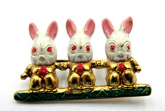 VTG OLD UNUSUAL Closur EASTER BUNNY RABBIT green white pink gold tone BROOCH PIN