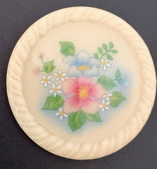 Vintage 1984 Avon Spring Bouquet Floral Cream Flower Disc Brooch Pin