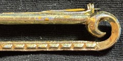 vintage gold-tone decorative rectangular brooch pin unisex adults no stone