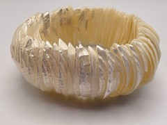 Vintage Articulated Iridescent Shell Segment 1” Wide Stretch Bracelet Size 5.5