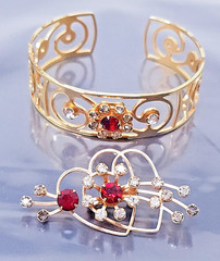 Vintage 1/20 12K GF Red Rhinestone Cuff Bracelet Heart Brooch Set