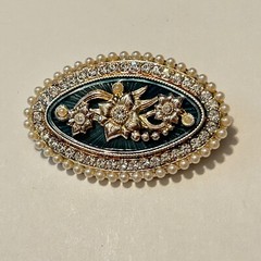Vtg Edgar Berebi Limited Edition Green Oval Rhinestone Faux Pearl Brooch Pin