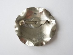 Vintage Brooch Handcrafted Hammered Metal Silver-Colored 7.2 G / Ø 4.3 Cm
